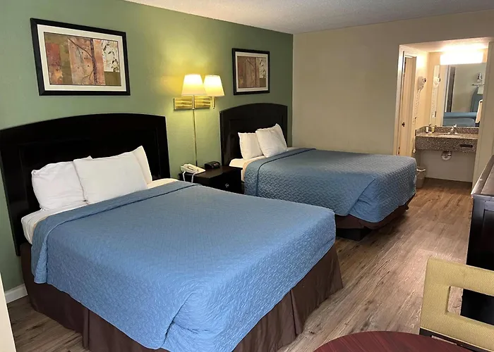 Days Inn By Wyndham Southern Hills/Oru