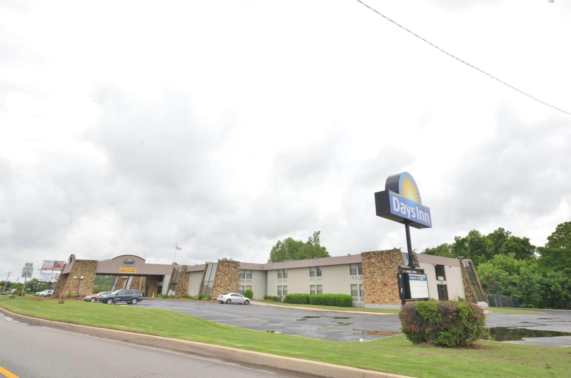 Days By Wyndham Southern Hills/oru Hotel