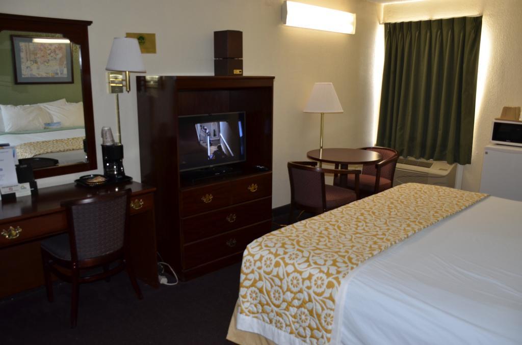 Days By Wyndham Southern Hills/oru Hotel