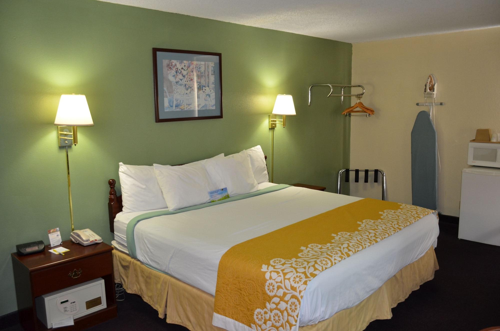 Days By Wyndham Southern Hills/oru Hotel Tulsa