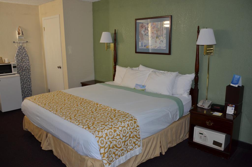 Days By Wyndham Southern Hills/oru 3* Tulsa